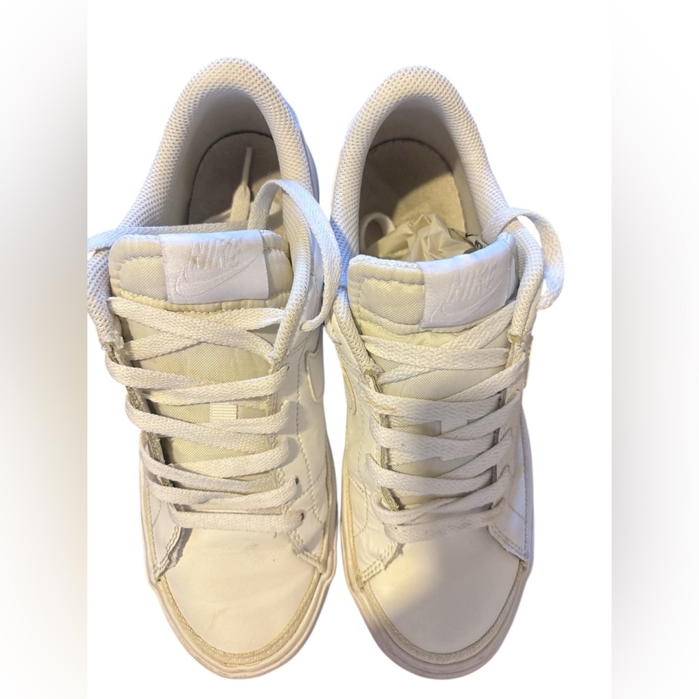 Nike White Sneakers Classic Minimalist Design - Picture 3 of 7